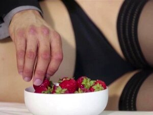 Riley En Haar Minnaar Worden Stomend In Hun Huis