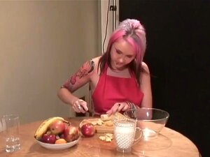 BukkakeFetish Filmszene: Vandal Vyxen. Diese Unreife Schlampe Kann Nicht Leben, Ohne Mit Ihrem Geliebten Spielzeug Zu Spielen: DILDOS. Diese Schlampe Mag Es, Sich Selbst Zu Befriedigen, Nachdem Sie Sich Einen Jock Geschluckt Und Gefickt Hat, Direkt In Ihr