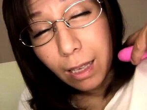 Amatoriale Con Un Grande Clitoride Gioca Con La Sua Figa Pelosa