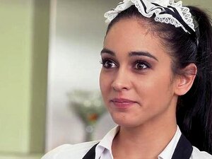 Présentations Anales Ginebra Bellucci - Bonne à Tout Faire En Chaleur Prête à Impressionner