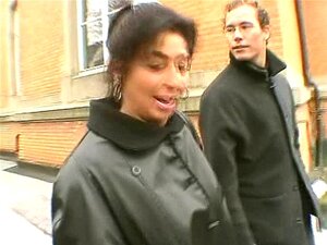 Verse Kerel Verleidt Een Busty Moeder In De Straat En Neukt Haar 2
