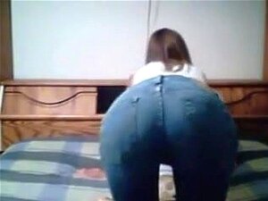 Ei-ammattilainen Perseellä, Seksikäs Amatööri Mahtavalla Perseellä Panee Poikaystäväänsä Webkamerassa