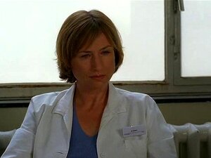 Släpp loss dina begär med vår fantastiska skönhet i denna fängslande video. Upplev sann njutning när hon förför med varje rörelse. Missa inte det!