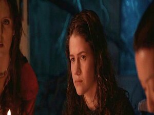 Zanurz Się W Ognistym Uroku Angeliny Jolie. Pozwól, By Jej Uwodzicielskie Piękno Zabrało Cię W Dziką Podróż, Odkrywając Nieznane Dotąd Pragnienia. Przygotuj Się Na Ujarzmienie Płomieni Namiętności.