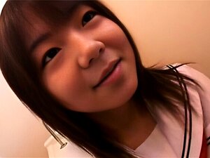 Increíble Estudiante Japonesa Adora Chupar Una Enorme Polla Y No Puede Tener Suficiente. Mira Cómo Satisface Tus Deseos En Esta Experiencia POV Alucinante.