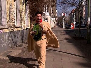 Kom Genieten Van De Onverzadigbare Susi! Deze Wellustige MILF Brengt Je Naar Nieuwe Anale Hoogtepunten, Terwijl Ze Pronkt Met Haar Grote En Weelderige Rondingen. Weersta De Verleiding Niet, Geef Toe Aan Je Primitieve Verlangens En Laat Je Gaan In Pure Ext