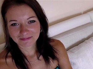 Hunt4K. Seikkailunhaluinen Tyttö On Iloinen Harrastaessaan Seksiä Rahasta Prahassa