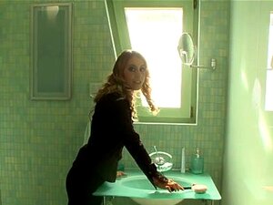 Gelukkige Gevangenbewaarder. Je Ochtend Begint Heel Goed Als Je Je Vrouw Genaaid Voor Het Ontbijt - Maar Man.. Waarom Liet Je Het Rubber Dat Je Met Je Geliefde Gebruikte Onder Het Bed Liggen? Je Vrouw Is Weg En Nu: Verwerf Eroverheen!