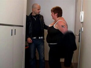 Tip Jebe Sisatu Kučku Pod Tušem. Tip Jebe Sisatu Kučku Pod Tušem