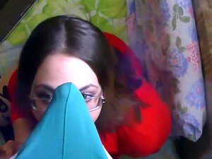 Запањујућа риба прави паузу и даје сјајан пушење. Играла је хероје моћи и магије, али пушење је увек њен први приоритет