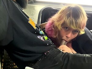 Hinterhältiger Blowjob Auf Der Rückseite Des Busses ????♠️