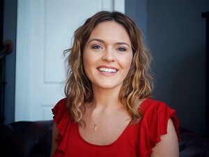 Découvrez Les Charmes Séducteurs D'une MILF Coquine Aux Gros Atouts, Alors Qu'elle Se Livre à Une Fellation Sensuelle Et Porte Votre Plaisir à De Nouveaux Sommets. Laissez-la Combler Tous Vos Désirs Dans Cette Rencontre Torride Et Inoubliable. Satisfactio