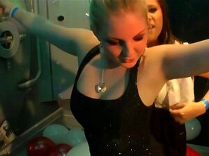 Słodkie Orgiastyczne Dziwki Ssą Kutasy. Słodkie Orgie, Olśniewające Dziwki Ssą I Szarpią Kutasy W Hi Def