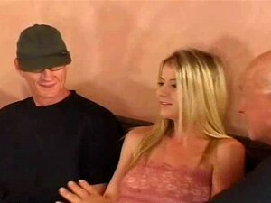 Плавуша жена за свингере одушевљава