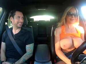 Upplev Den Ultimata Njutningen Med Den Kurviga Olivia Austin När Hon Tar Sig An Tommys Enorma Lem I Denna Heta Session Av Djupt Oralsex. Det är Dags Att Förverkliga Dina Vildaste Fantasier Med Denna Explosiva Vuxenunderhållning!