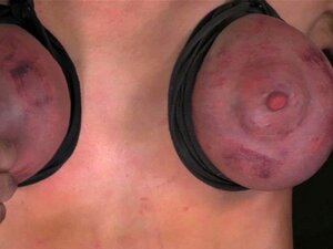 Titten Bestraft, Ball Geknebelt, BDSM-Sub Bestraft