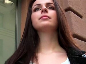 Nepagent Pikte Sexy Europese Brunette Amateurbabe In Het Openbaar Op En Voor Wat Geld Neukte Hij Haar Strakke Kutje In Appartementspov En Kreeg Een Pijpbeurt