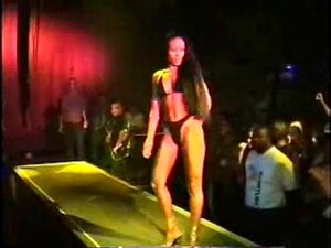 Anna Itsesi Vaipua Vastustamattomien Babejen Kiehtovaan Viehätykseen. He Kietovat Sinut Himoosi Ja Jättävät Sinut Janoten Lisää.