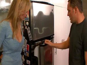 Blondynka Julia Ann Zostaje Przelecona I Dostaje Wytrysk Na Twarz