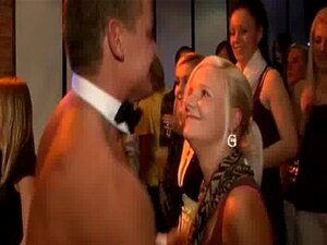 Οι νεαρές καλλονές είχαν σκληρό γαμήσι