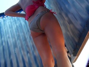 Hidden Zone Beach Cabine 4, Some Other Strandcabine Voyeur Met Een Net Haarloos Spermagat. Een Verse Hotty Laat Ons Haar Kut Zien