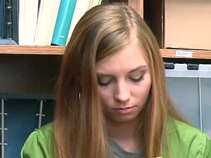 Avas Oskuld Tas Bort Av En Kåt Officer Med En Stor Kuk