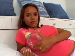 Meisje Masturberen In Plastic Broek