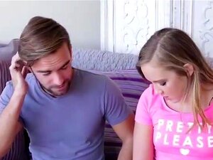 Blondie Schatje Charli Vult Haar Kut Met Warme Zaad Van Een Vriend. Charli, Een Busty Blonde Schat, Vult Haar Kut Met Warm Zaad Van Haar Vriend Toen Hij Haar In Haar Huis Bezocht. Ze Betrapte Haar Terwijl Ze Zijn Lul Aan Het Zuigen Was Nadat Ze In Zijn Hu