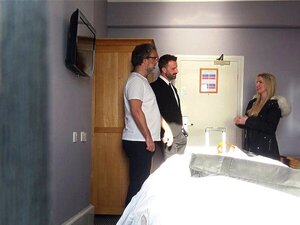 Prawdziwa Uległa Dostaje Porządne Jebanie. Prawdziwa Głęboko Gardłowa, Biuściasta Uległa Dostaje Wylizanie I Jebanie W HD