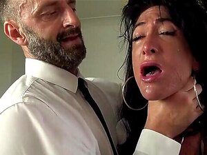 Sie Ist Wunderschön