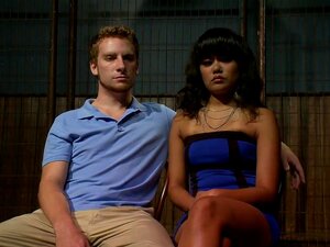 Cuckold Gangbang. Ostatni Raz Widzieliśmy Seksowną Annie Cruz W Czasach Mężczyzn W Bólu, A Teraz Jest Bardziej Gorąca I Sadystyczna Niż Kiedykolwiek! Annie Podrywa Seksowną Właścicielkę Baru Przed Swoim Chłopakiem I Upokarza, Biczuje I Zaciska Go, Gdy On 