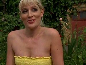 Студент и секси професор кажњени. Студенткиња и секси професорка кажњена и јебана у везивању