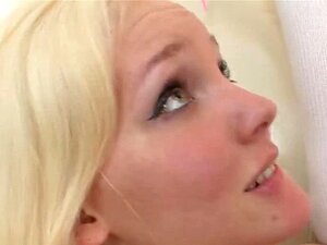 Blonda Sötnosen Ashley I Sina Strumpor