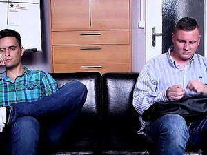 MILF Alemã Em Um Trio Com Gozada