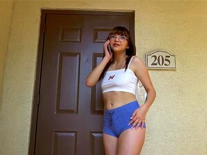 After Honey Hayes Puts Peter Green In The Friend Zone She Gets Hit On The Head By A Stray Ball And Suddenly She Gets A Memory Reset Peter Takes This Opportunity To Convince Honey That He Is Her Boyfriend And Get Full Access To His Hot Best Friend