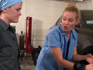 Lesbische Neuken In De Garage