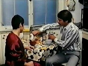 Długi Dzień Z Krótkimi Włosami MILF