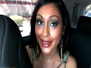 Sexy Brunette Milf Gets Horny Showing