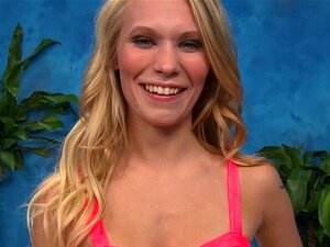 Bedårande Sötnos Dakota Jamess Sissy Blir Förstörd. Bedårande Tjej Gillar Att Ge Avslappnande Massager Gratis