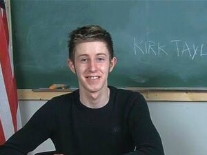 Sexo Gay Con Un Chico Más Joven Y Fotos De La Hermanastra Mayor En Las Que Kirk Taylor Está Sentado