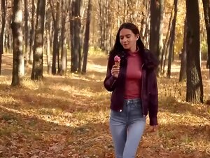 Prekrasna Brineta Fucks Joj Pravi Polubrat