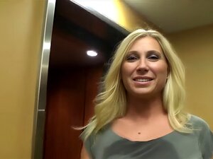 Svindlande Devon Lee Har En Jävla åktur