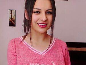 Amatörtjej Blev Naken På Chatta Ome Bedårande Första Gång. Bedårande Och Söt Vänlig Söt Brunett Med Fantastiska Stora Naturliga Bröst Blev Naken På Chatten För Första Gången, Hon Retas Alltid Men Nu Gick Hon Längre än Vanligt! Hon är En Vacker Rumänsk Tje