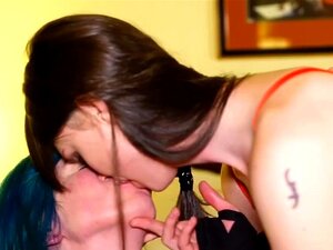 Punk Trans Babe Suger Og Knuller I Scenen