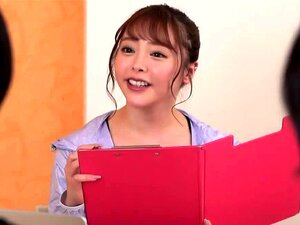 Kleinbrüstige Süße Amateurin Wird Vom Arzt Durchgefickt