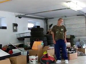 Ich Wusste Nicht, Dass Meine Nachbarin So Eine Hure Ist. Die Nachbarin Bat Um Hilfe. Aber Was Sie Vorhatte, Wusste Ich Erst, Als Sie Vorbeikam. Ein Wort - ANAL