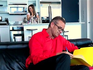 FamilyStrokes - Врућа Милф заводи и јебе пасторка