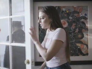 Prepuštite Se Vrhunskom Užitku Dok Gia Zadovoljava Sethove Najdublje želje, Ostavljajući Ga željnim Više. Iskusite Opojnu Moć Njihove Intenzivne Povezanosti.