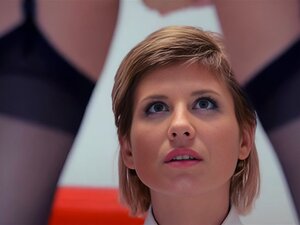 Kinky Lerares Scheurt De Slang Van Haar Student Open En Neukt Haar