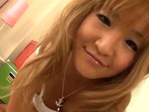 Kurea Mutou Blonde Bimbo Geeft Een Geweldige Pijpbeurt